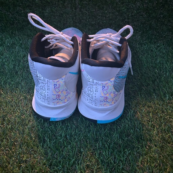 Used Size 11 - Kyrie 7 "Pale Ivory" - Picture 3 of 5